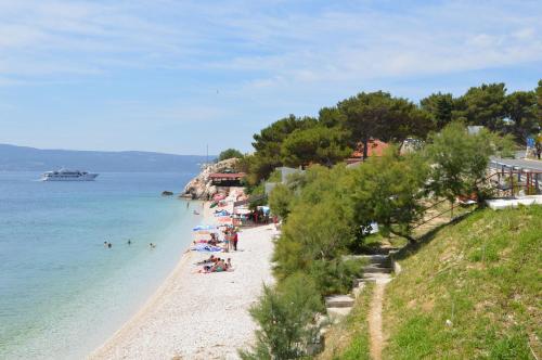 Apartmani Karla — 4-Star Luxury Hotel in Dugi Rat, Croatia