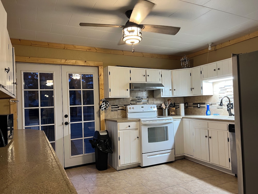 Chinook Winds Motel - photo 90