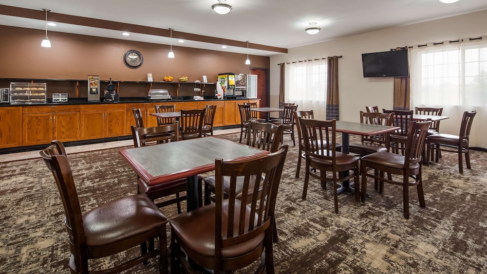 Best Western Plus Wakeeney Inn & Suites - photo 11