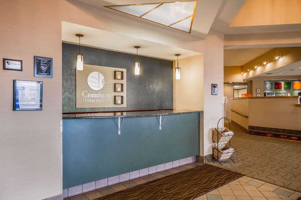 Comfort Inn & Suites Madison Airport - photo 4