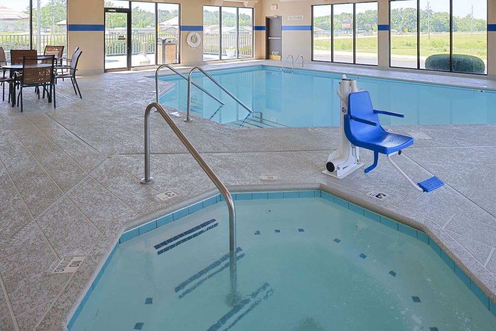 Hampton Inn Carbondale - photo 28