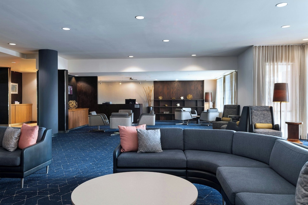 Courtyard Marriott Aksarben Village — Omaha