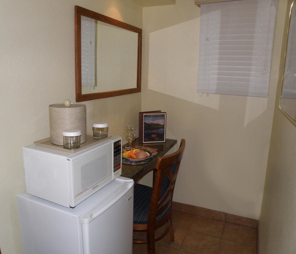 The River's Edge Motel Lodge & Resort - photo 18