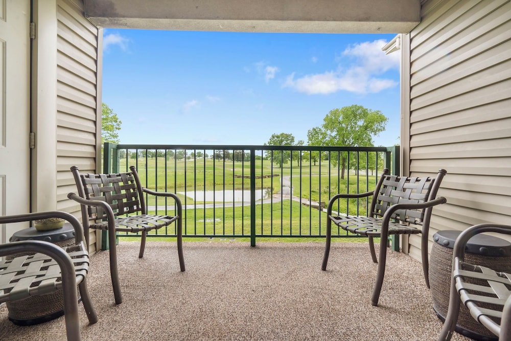Veltings Golf View Getaway Holiday Hills Branson Golf Resort Outdoor Pools - photo 24