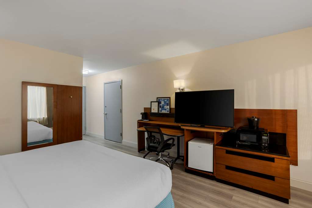 Comfort Inn & Suites Mt. Laurel Philadelphia - photo 20
