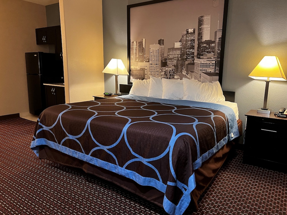 Super 8 by Wyndham Center - photo 18