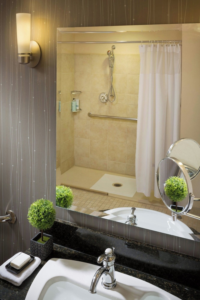 Courtyard Marriott Burlington Harbor - photo 14