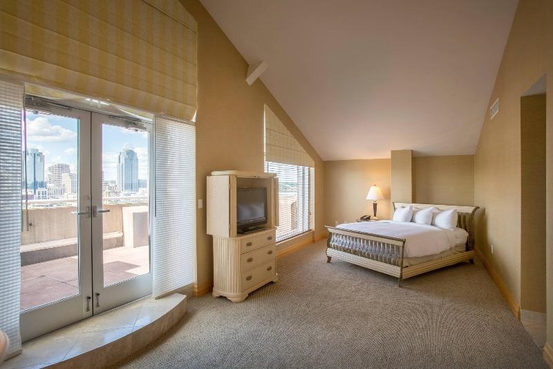 Cincinnati Marriott at RiverCenter - photo 31