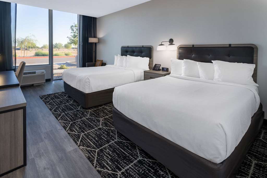 La Quinta Inn & Suites by Wyndham Maricopa Copper Sky - photo 20
