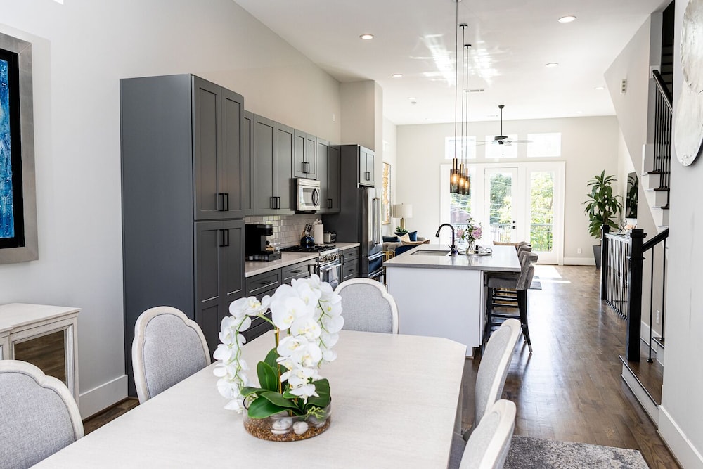 Houston Lux Townhome - photo 15