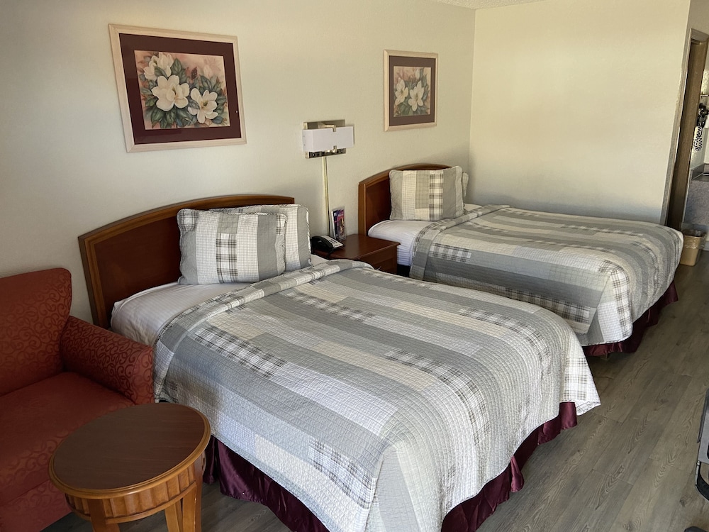 Colonial Inn - photo 22
