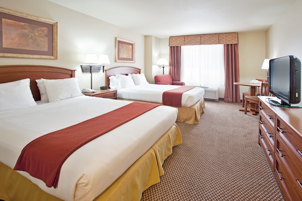 Holiday Inn Express & Suites Cedar City an IHG Hotel - photo 2
