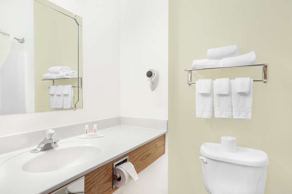 Super 8 by Wyndham Cobleskill NY - photo 4