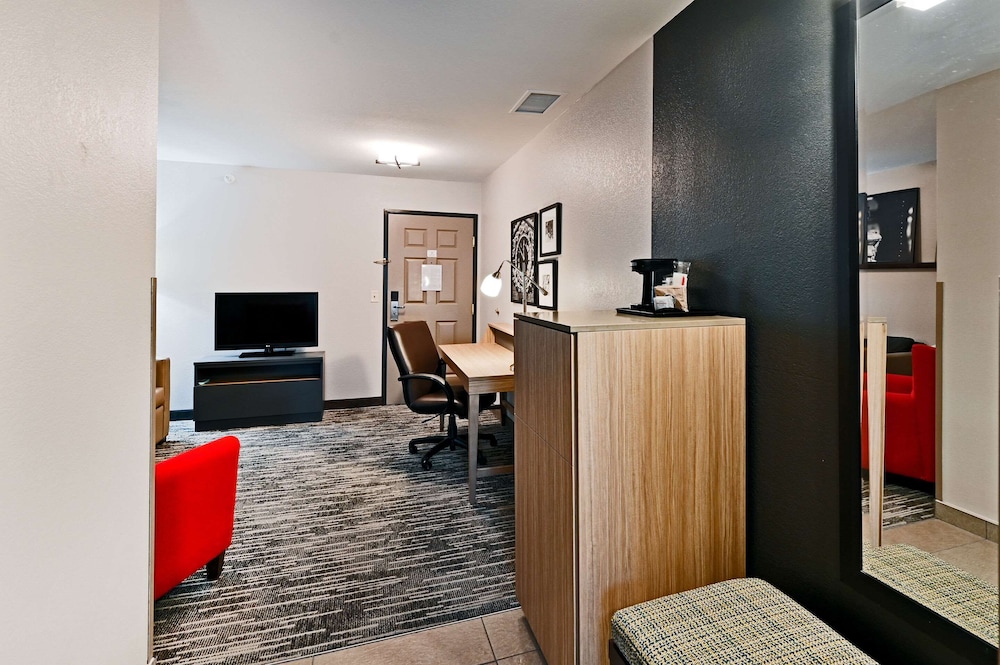 Country Inn & Suites by Radisson Bloomington Normal Airport IL - photo 10