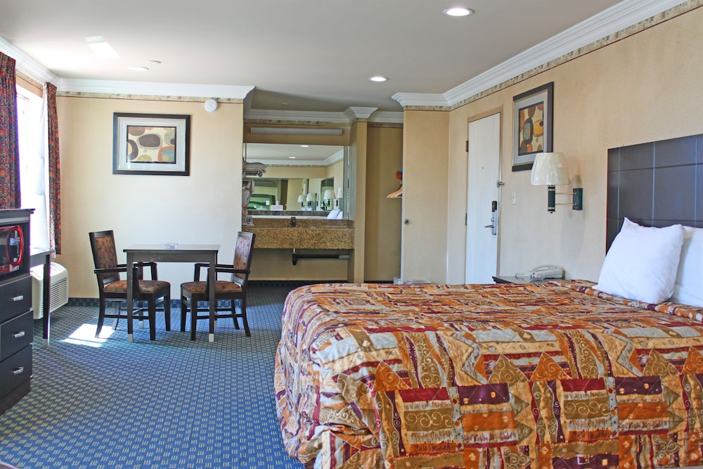 Crystal Inn Suites & Spas - photo 7