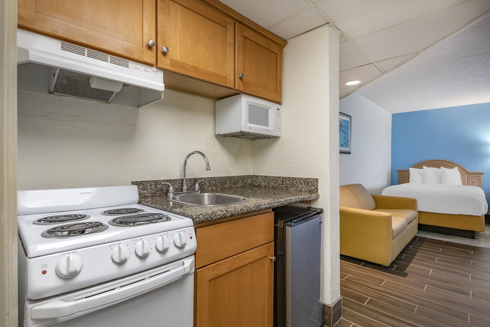 Tropical Winds Oceanfront Hotel - photo 63