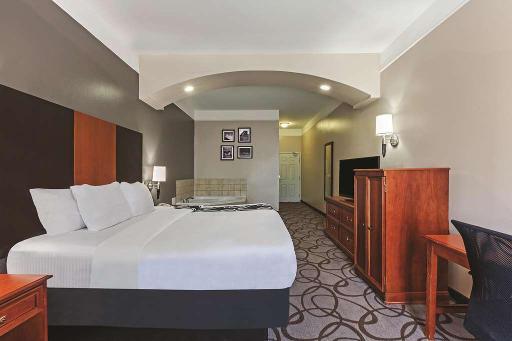 La Quinta Inn & Suites by Wyndham Granbury - photo 22
