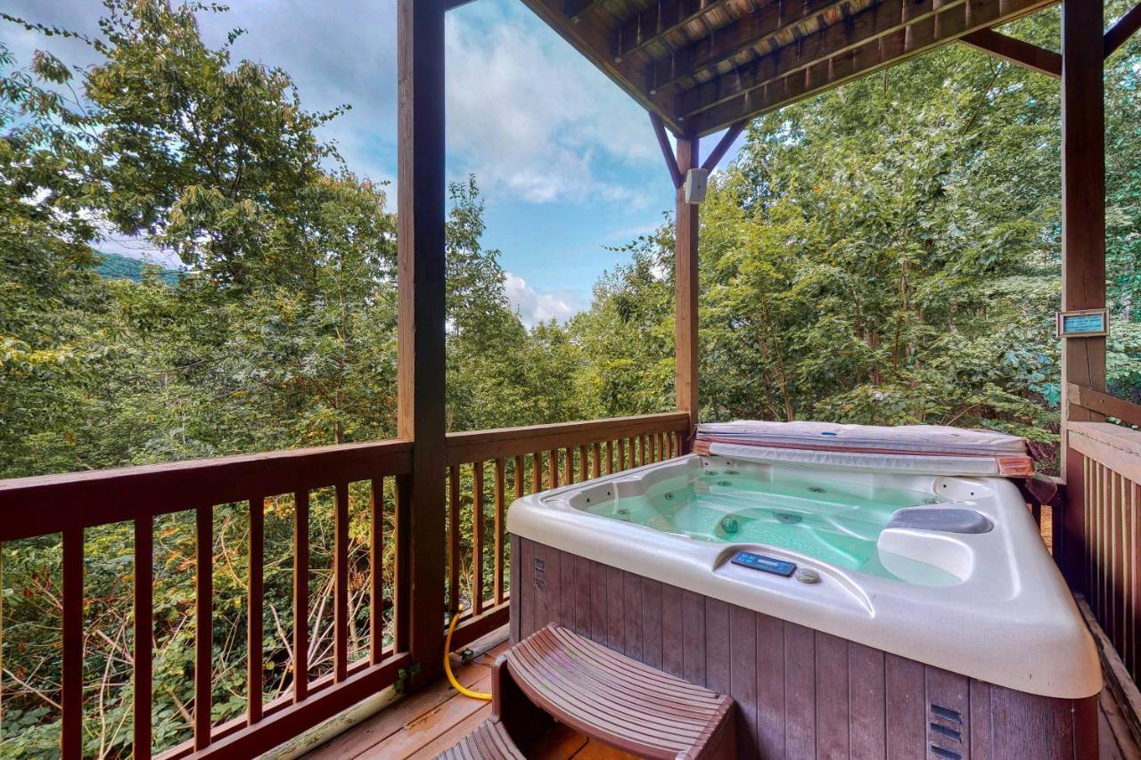 Red Roof Retreat — 4-Star Luxury Hotel in Cleveland, United States