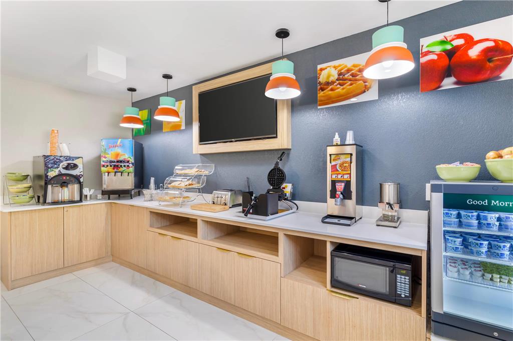 Quality Inn & Suites - photo 27