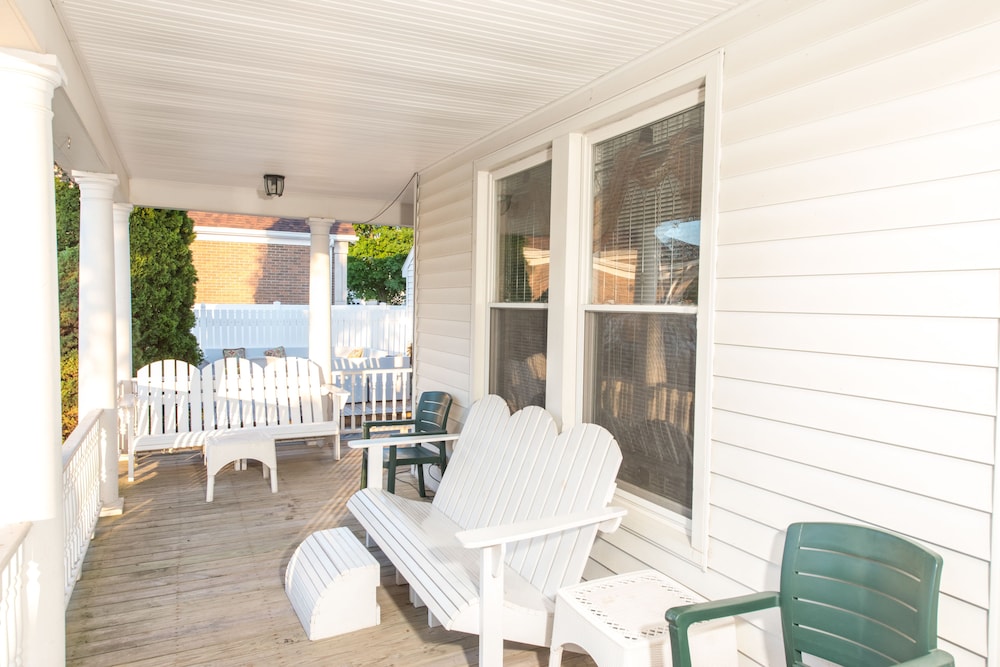 OurGuest Inn and Suites Downtown - photo 21