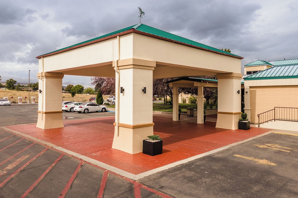 Grand Idaho Inn and Suites - photo 17