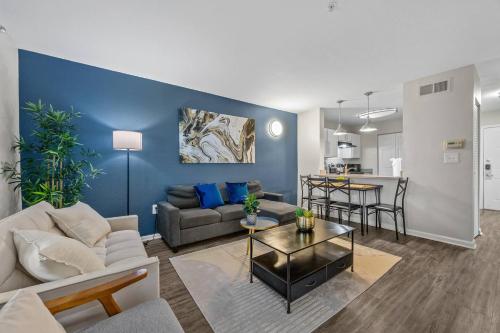 Modern 2BR near Downtown Pool Gym Free Parking — 4-Star Luxury Hotel in Austin, United States