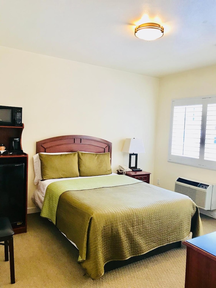 Bella Capri Inn - photo 19
