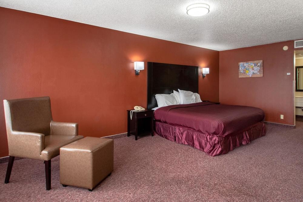 Econo Lodge Elko Downtown Area - photo 8