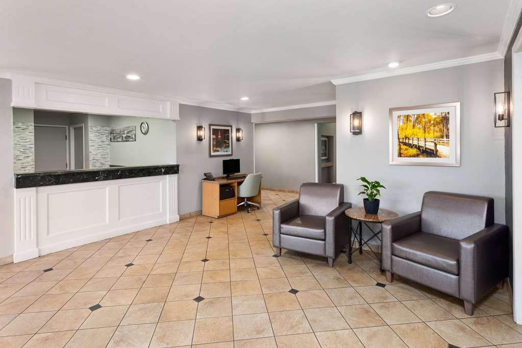 La Quinta Inn by Wyndham Cleveland Independence - photo 7