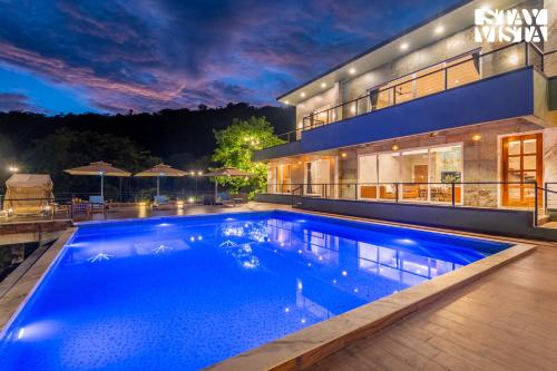 StayVista at La Belleza with Infinity Pool & Lake View Alfresco Dining in Lonavla, India