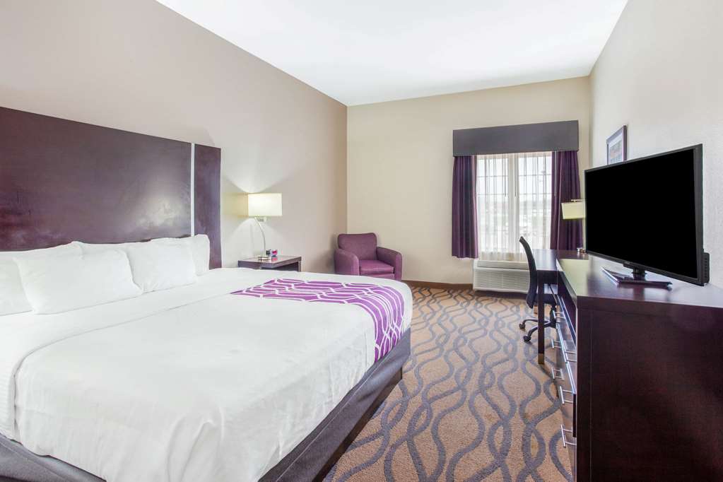 La Quinta Inn & Suites by Wyndham Luling - photo 17