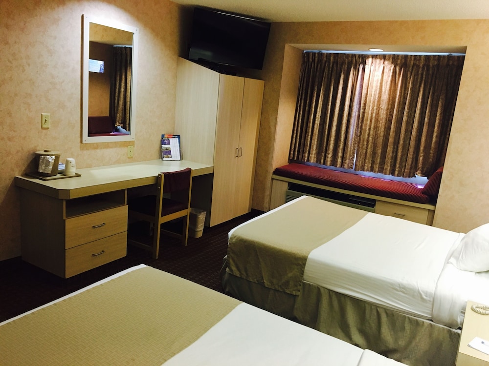 Microtel Inn & Suites by Wyndham Baldwinsville Syracuse - photo 8