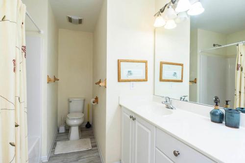 Island Delight by Oak Island Accommodations - photo 12