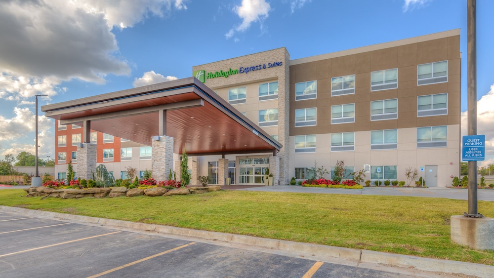 Holiday Inn Express & Suites Tulsa Midtown by IHG in Tulsa, United States