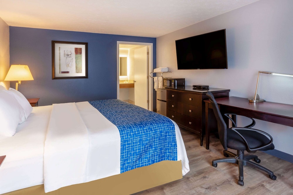 Travelodge By Wyndham Charles Town Harpers Ferry - photo 11