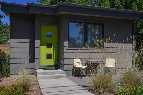 Bluebird Day Ogden Getaway - last minute hotel in Bend