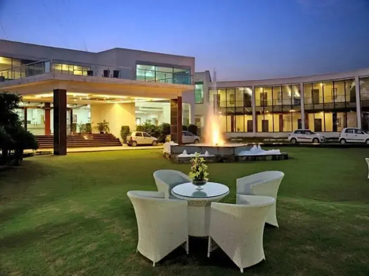 The Awesome Farms & Resorts in Faridabad, India