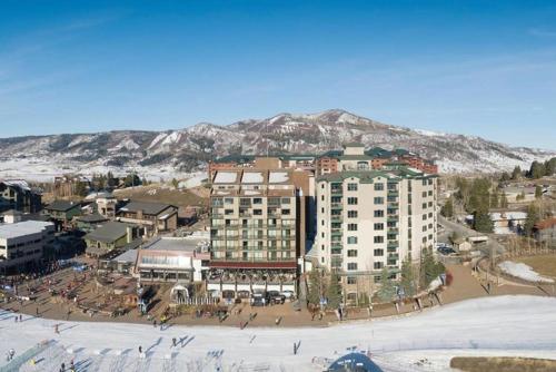 Ski focused Studio Apartment with resort amenities including dining onsite in Steamboat Springs, United States