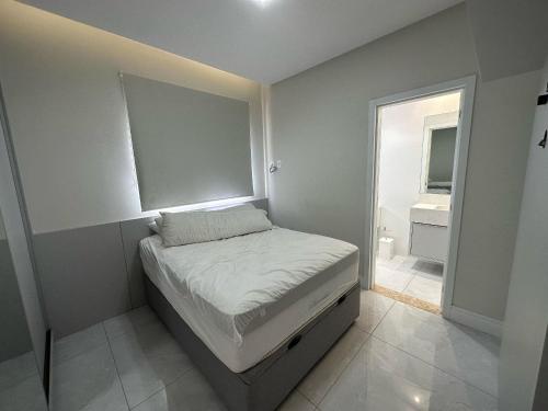 Apartamento com vista para praia a poucos metros da avenida principal de Bombas