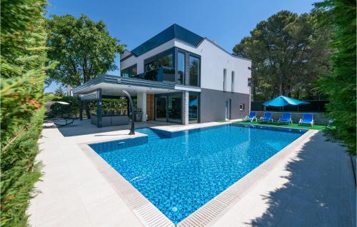 Stunning Home In Fazana With Sauna — 5-Star Luxury Hotel in Fazana, Croatia