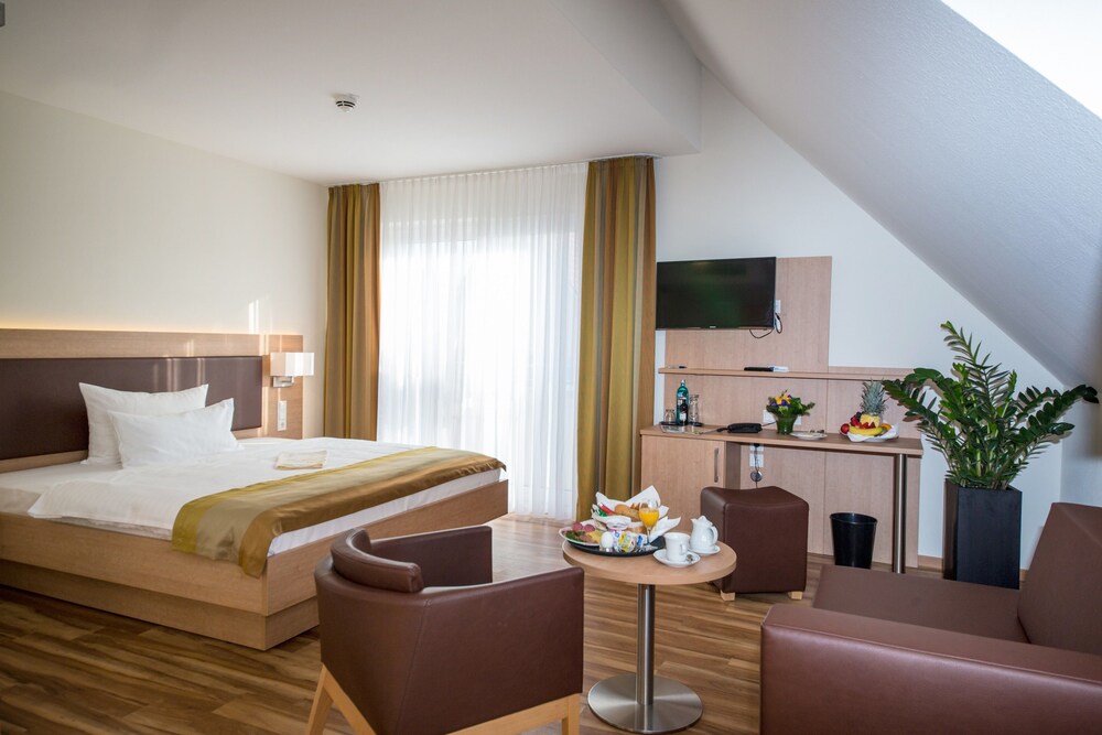 Hotel & Restaurant Goldener Pflug — 4-Star Luxury Hotel in Ludwigsburg, Germany