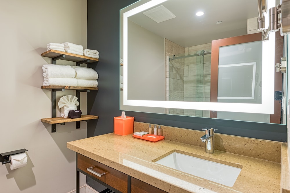 Hotel Lexen Newhall - photo 39