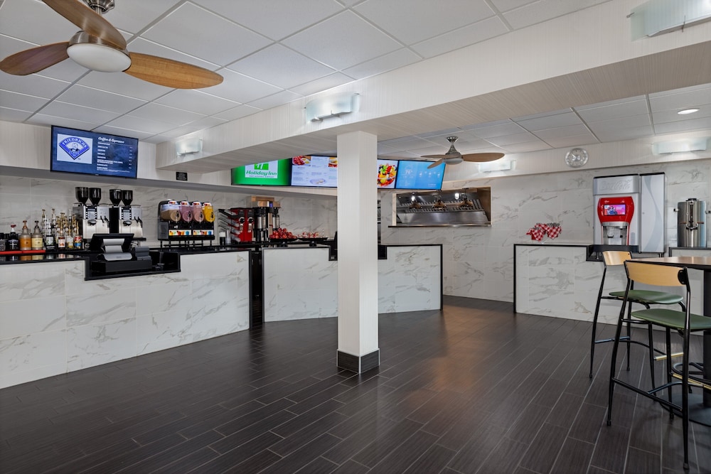 Holiday Inn Des Moines Airport Conf Center by IHG - photo 43