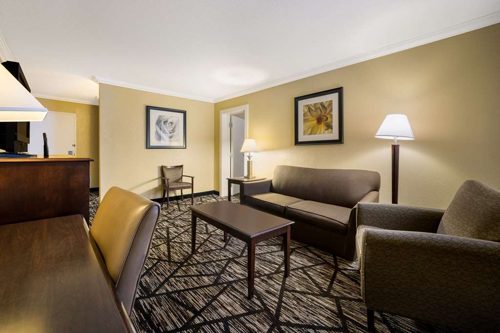 Quality Inn & Suites Syracuse Fairgrounds - photo 29