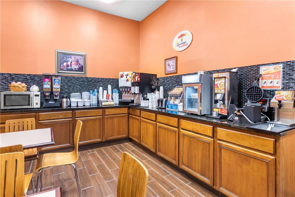 Super 8 by Wyndham Bellefontaine - photo 37