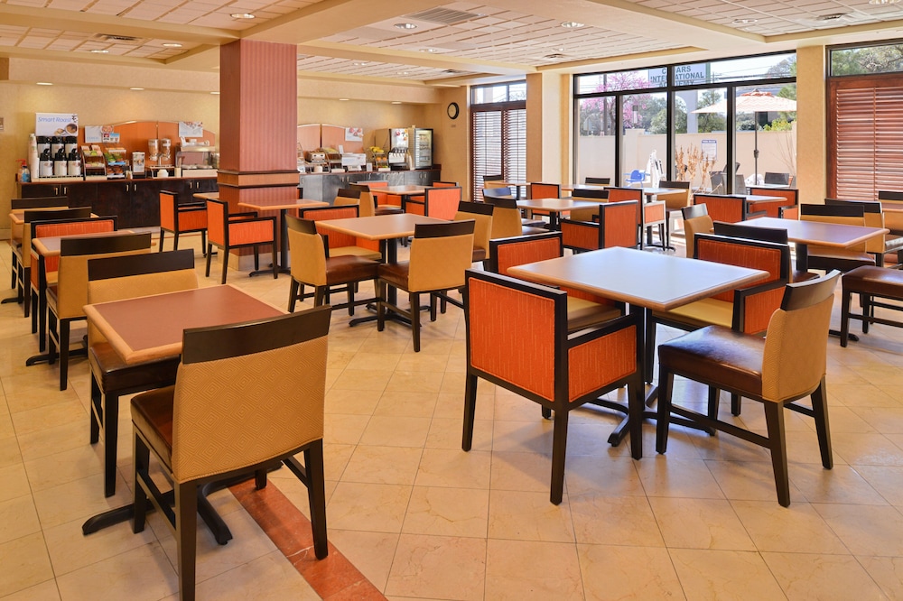 Holiday Inn Express & Suites Austin North Central by IHG - photo 40