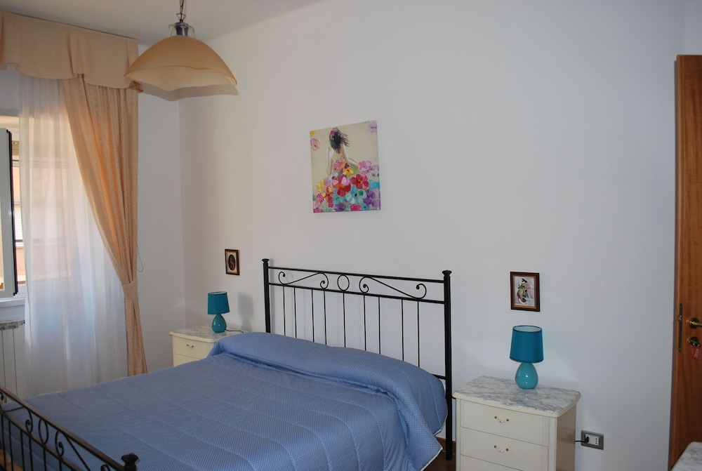 La Collina camere e cucina in Cisterna Di Latina, Italy