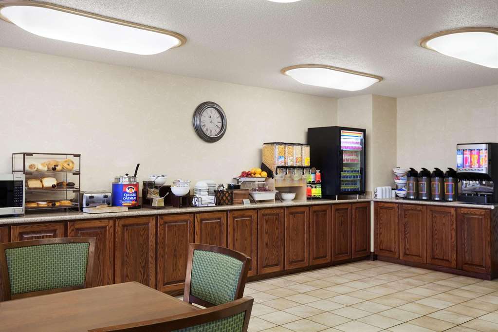 Country Inn & Suites by Radisson Bismarck Waterpark - photo 13