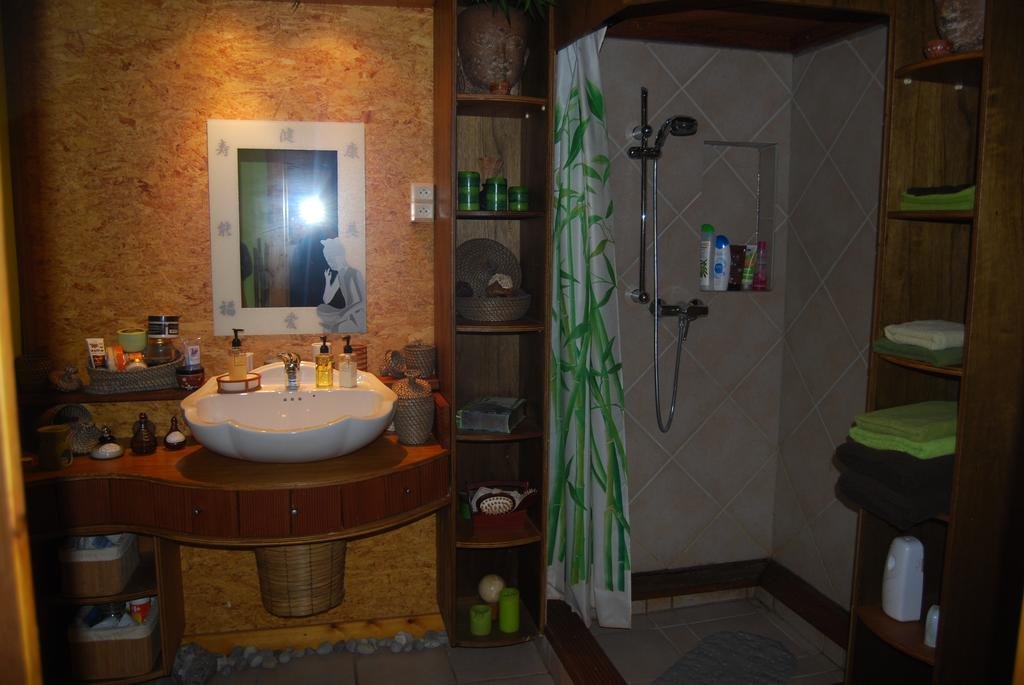 Romantica Exotica - carbon neutral hotel in Erezee
