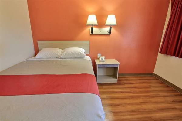 Motel 6 Williamsburg - photo 11